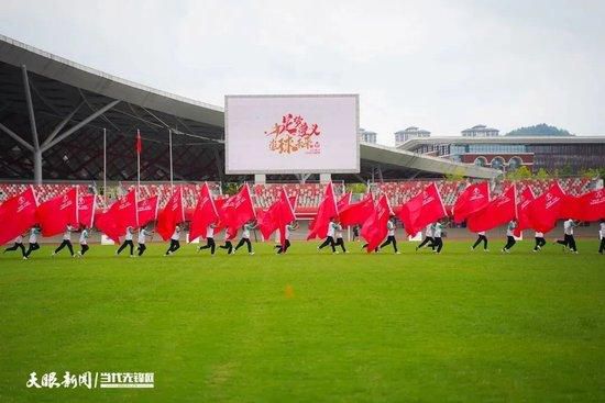 两位在台上还作出;34年后还要一起来颁奖，不见不散的约定，台下掌声雷动，回忆杀满满！视频中，两人为了角色，大胆尝试新发型，黄轩剃头秒变圆寸，倪妮更是剪掉了留了许多年的长发